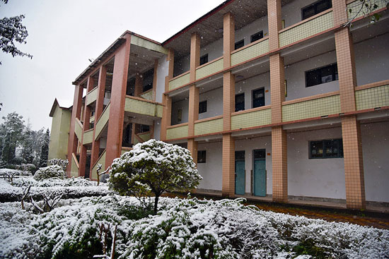 重庆市春珲人文技工学校