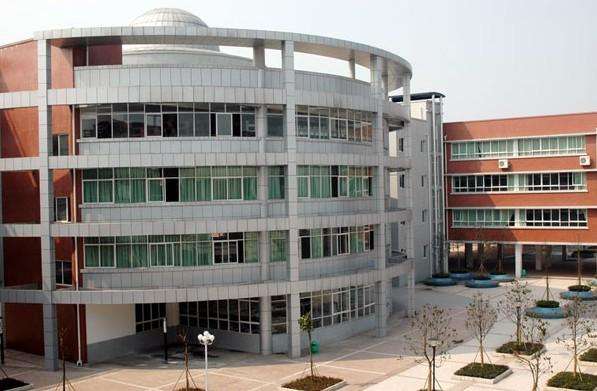 重庆市龙门浩职业中学校