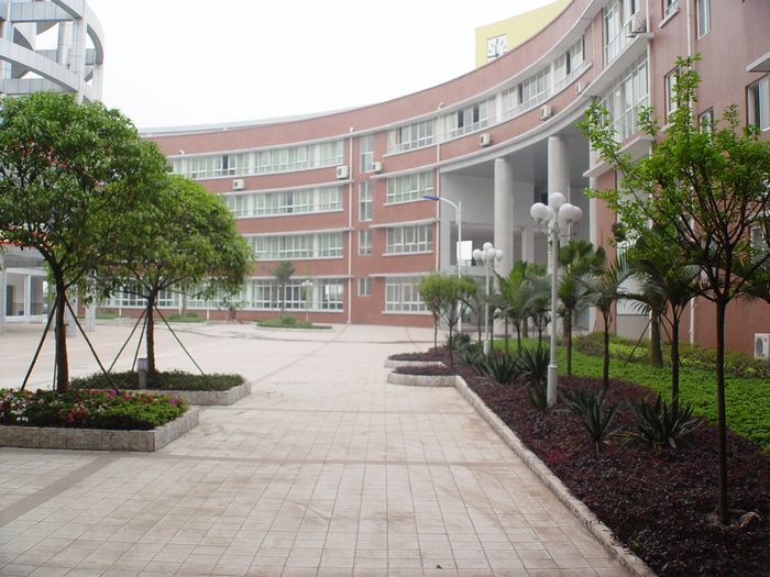 重庆市龙门浩职业中学校