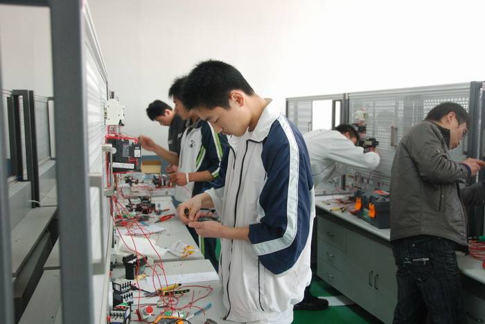 电子电器应用与维修专业