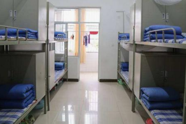 知行卫生学校寝室环境、宿舍图片