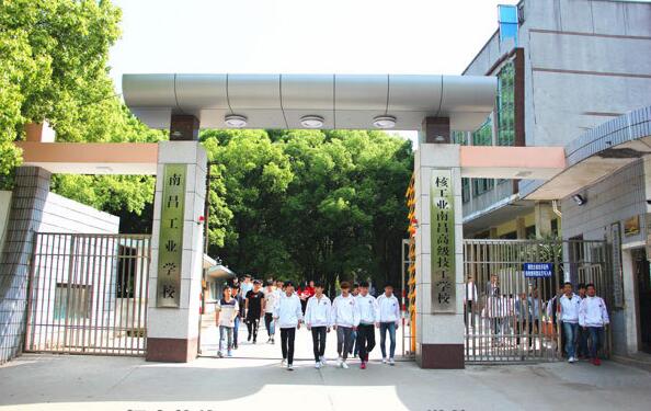 南昌工业学校宿舍环境图