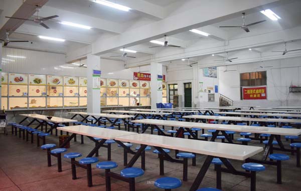 衡阳市潇湘卫生中等专业学校食堂环境
