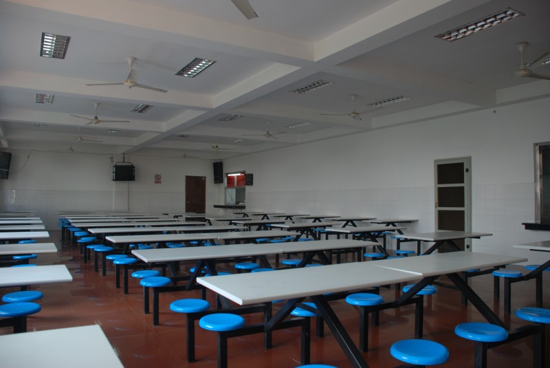 震旦中等专业学校环境、学校图片