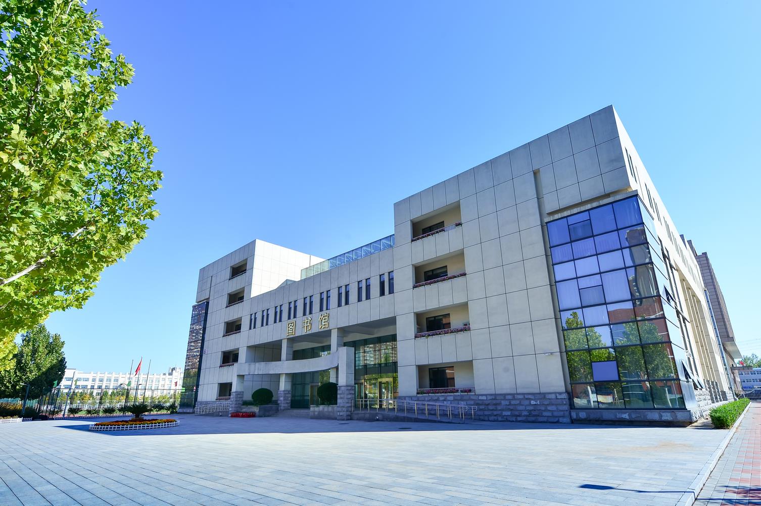 北京市对外贸易学校学费、大概收费是多少