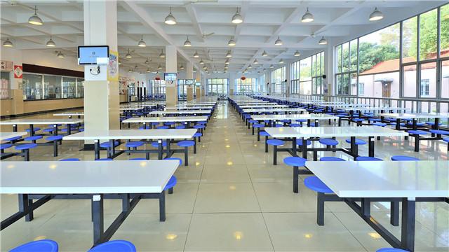 上海市贸易学校环境、学校图片