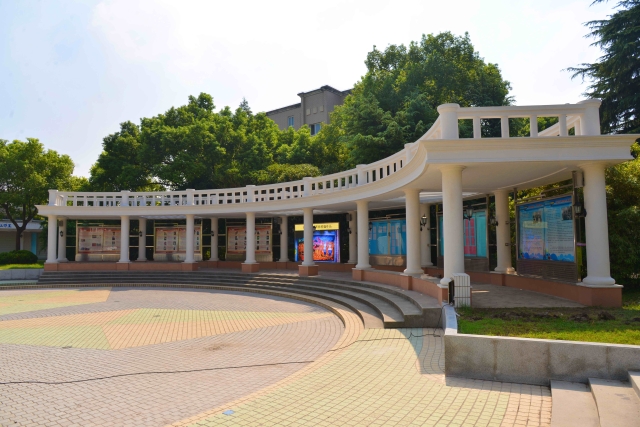 上海石化工业学校环境、学校图片