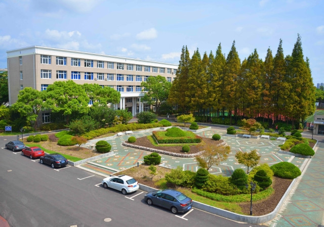 上海石化工业学校环境、学校图片