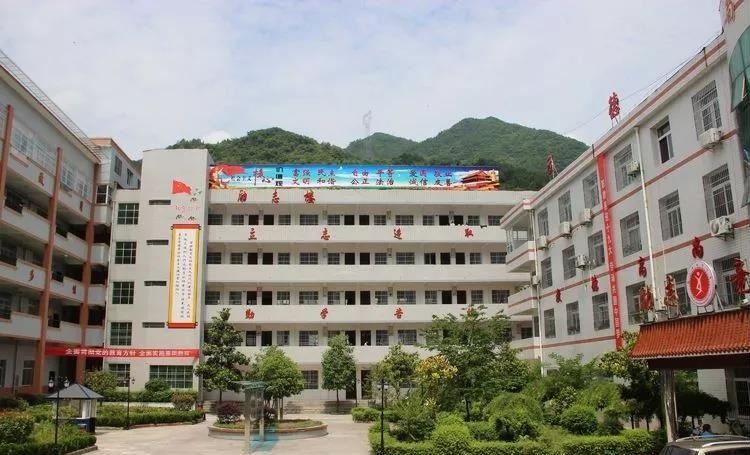 镇巴县职业中学