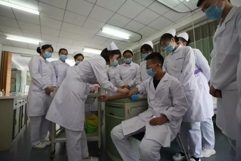 大连铁路卫生学校