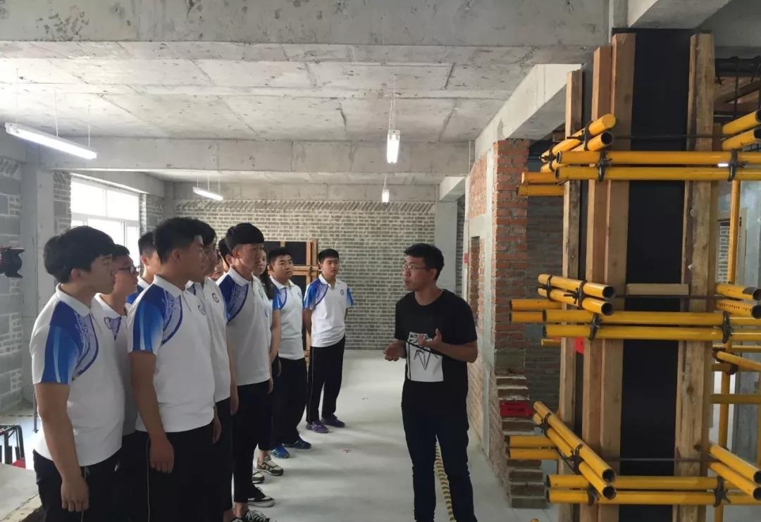 鞍山市工程技术学校