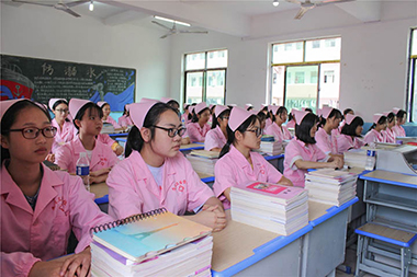 重庆卫校3+2学制护理专业就业好不好？